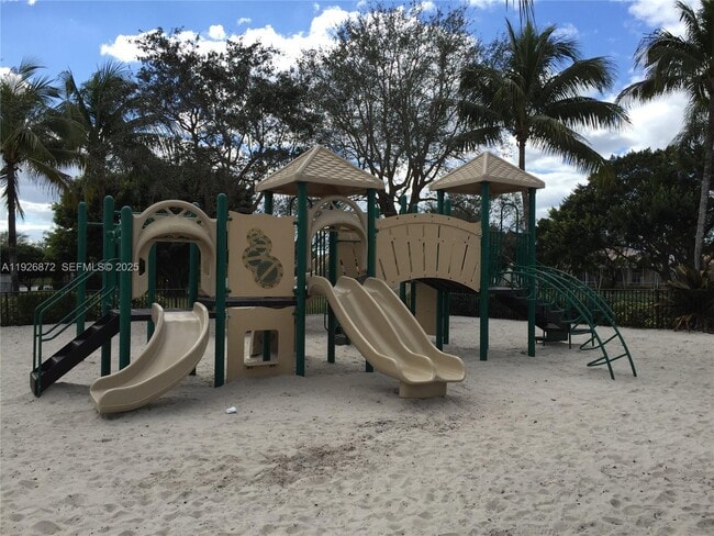 Building Photo - 815 Vista Meadows Dr