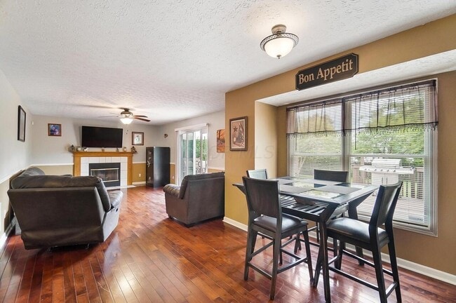 Building Photo - 5710 English Rose Dr