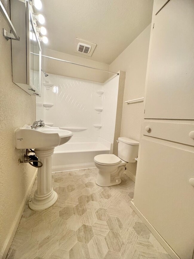 Building Photo - **Reserve for SUMMER 2026** Large house close to CSUC