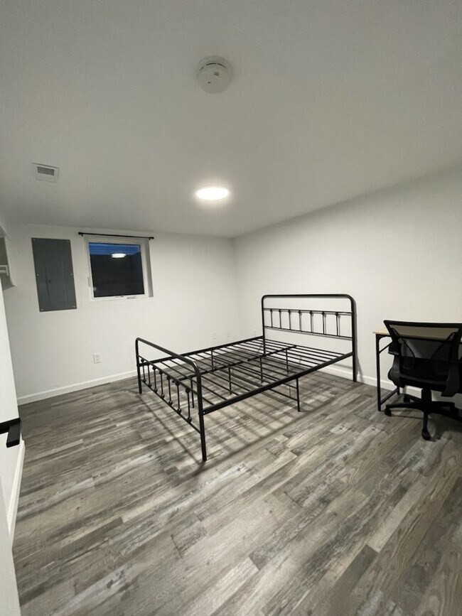 Building Photo - Room for rent near UP - Room #3