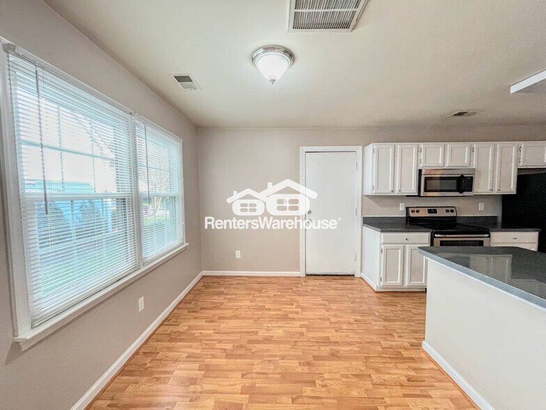 Building Photo - 947 Shoal Creek Trail