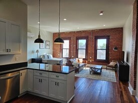 Building Photo - 9 S Main St