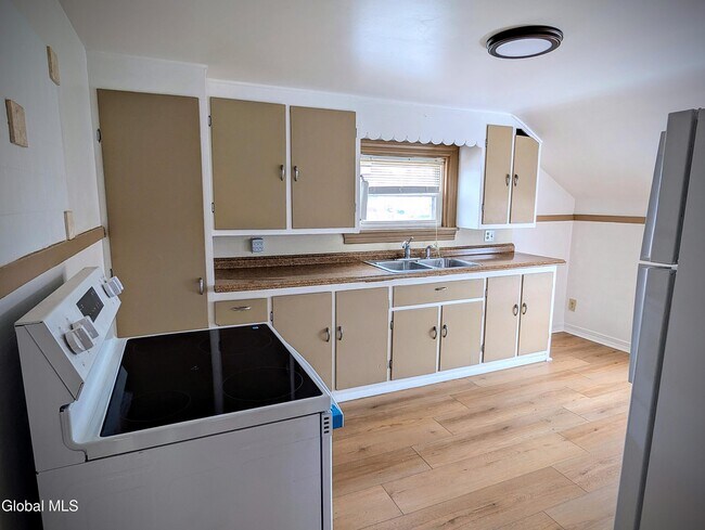 Building Photo - 1735 Western Ave