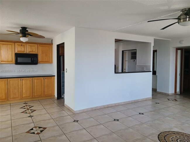 Building Photo - 2881 NE 33rd Ct