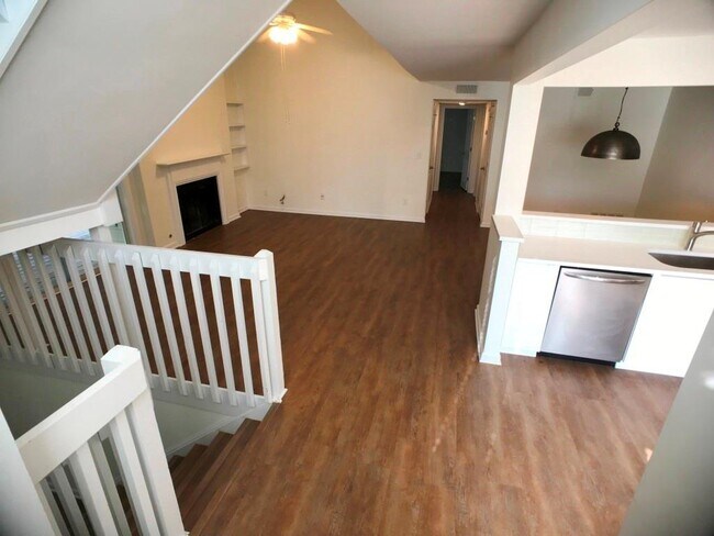 Building Photo - 1104 Riverview Dr