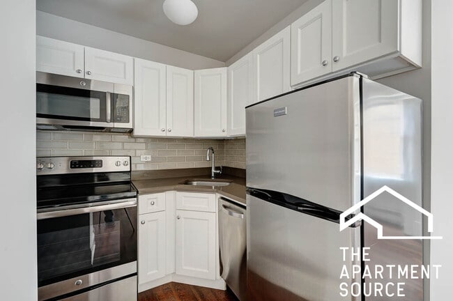 Primary Photo - 817 W Lakeside Pl