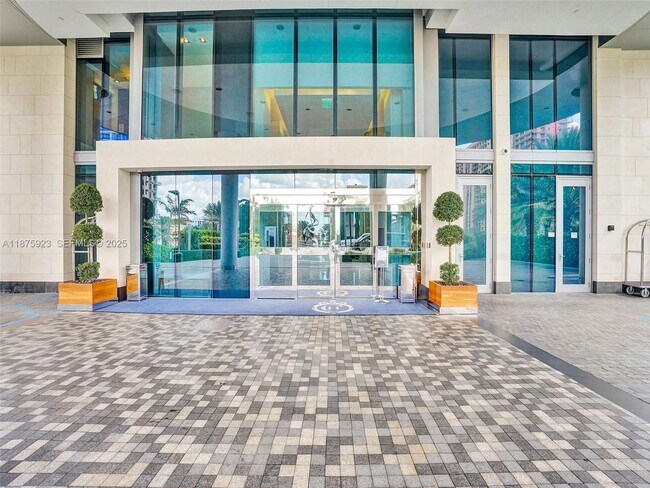 Building Photo - 17475 Collins Ave