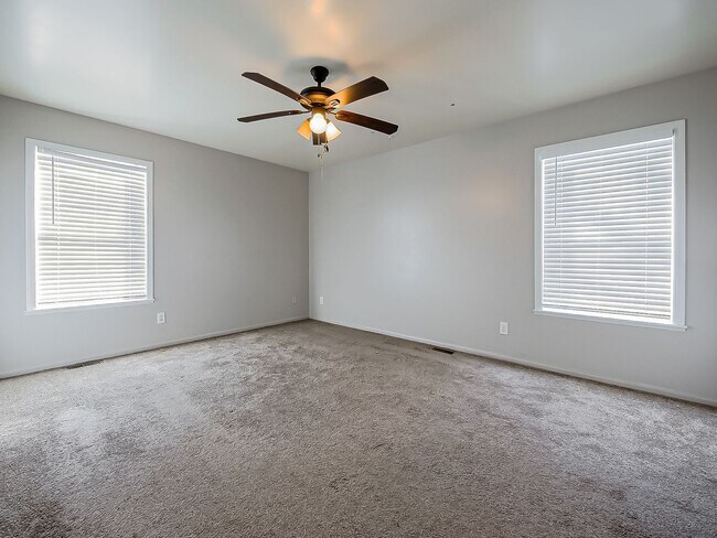 Building Photo - Spacious 3-Bedroom Home in a Great Pontiac Location!