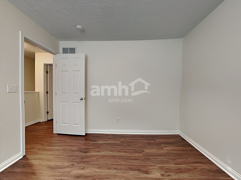 Building Photo - 2159 Glenview Dr