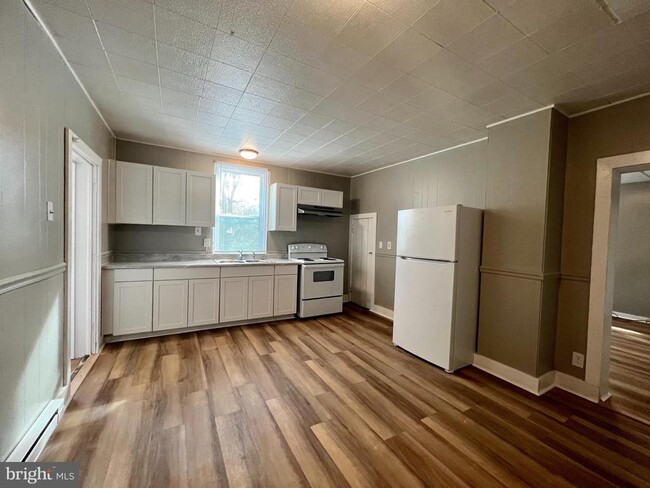 Building Photo - 6 Laurel Hill Ln