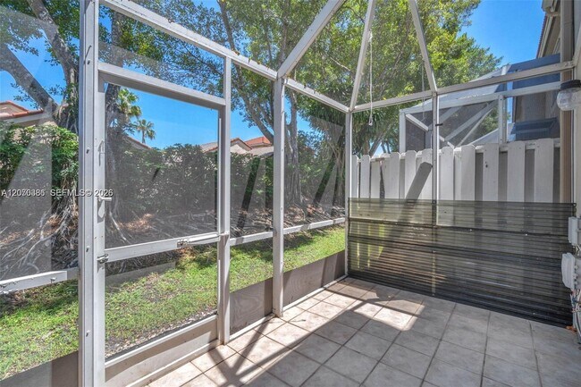 Building Photo - 800 Sorrento Dr