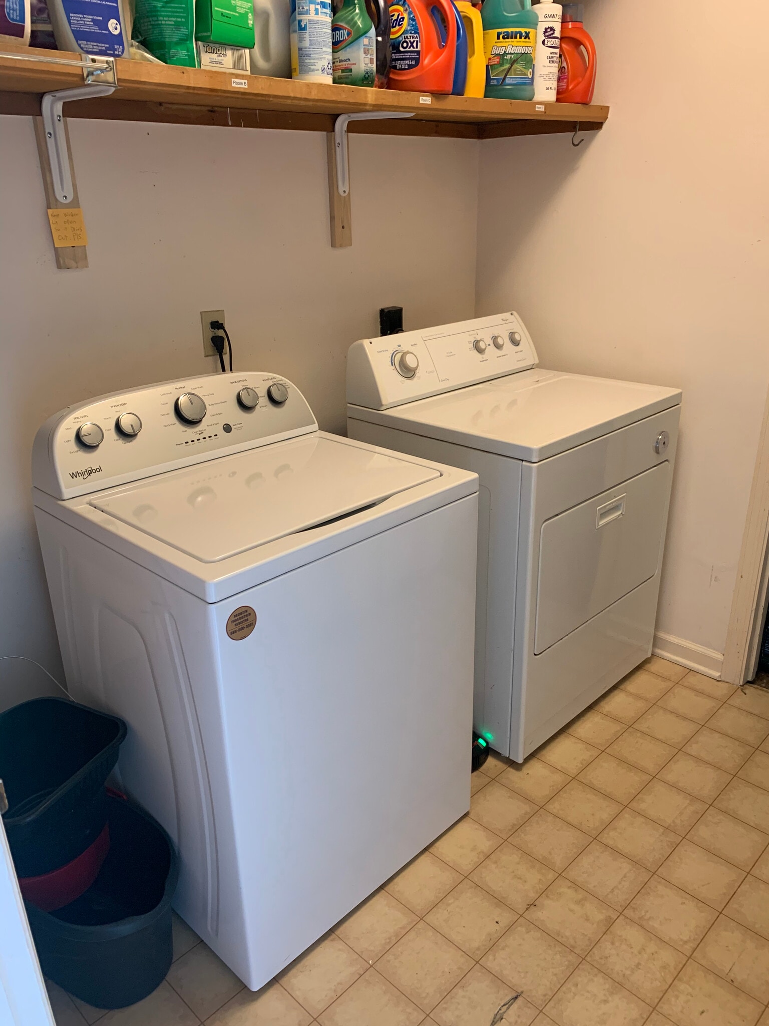 Laundry room - 2402 Delgado Dr