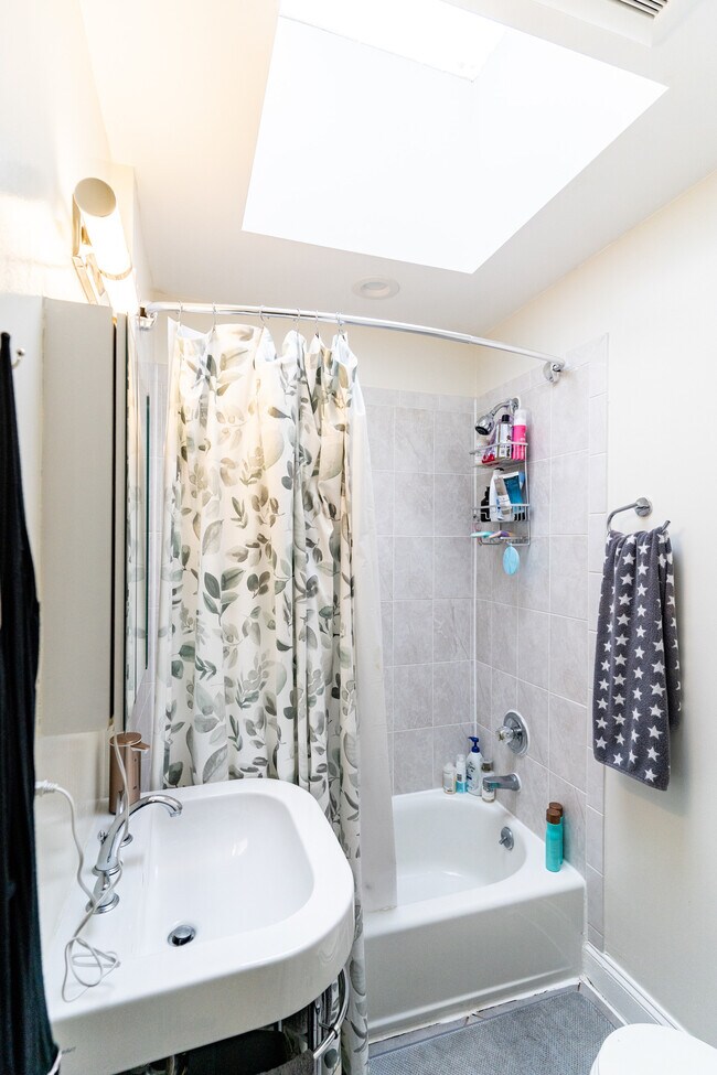 Building Photo - S Street