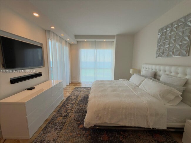 Building Photo - 18101 Collins Ave