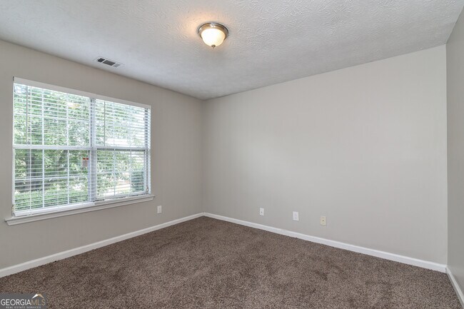 Building Photo - 508 Village Cir