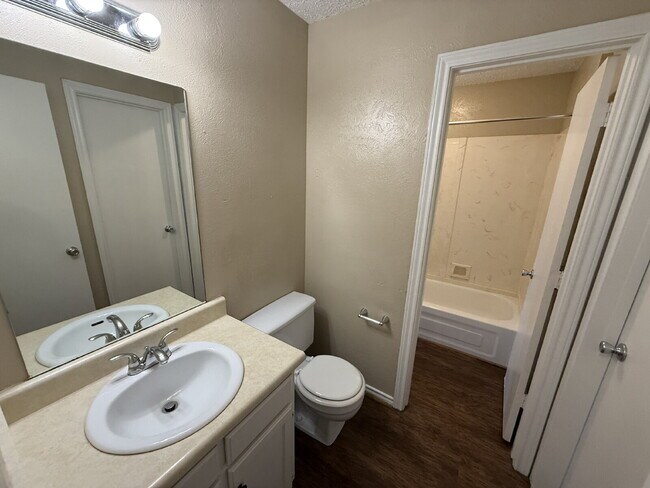 Building Photo - 611 W Gilmer St