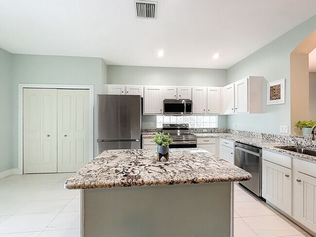 Building Photo - Gorgeous 3 bedroom 2 bath Single Family Home in Delray Beach