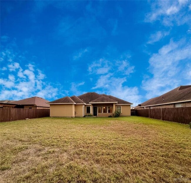 Building Photo - 27 Granada Cir