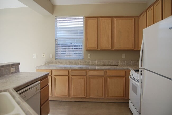 Building Photo - Single-Level Patio Home in Gated South Meadows Community