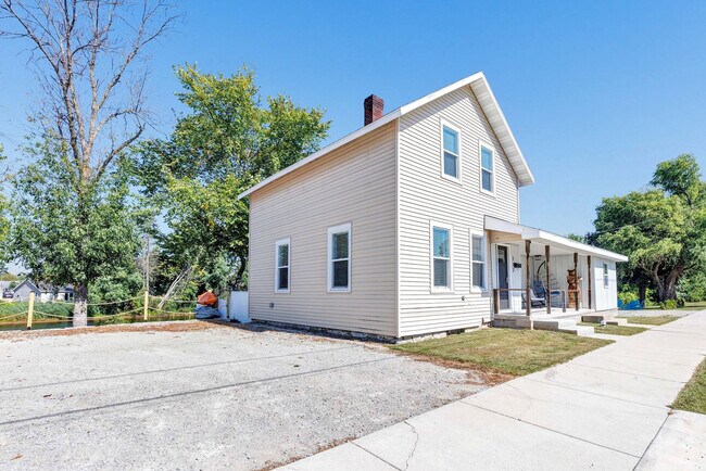 Building Photo - 712 McDonald St