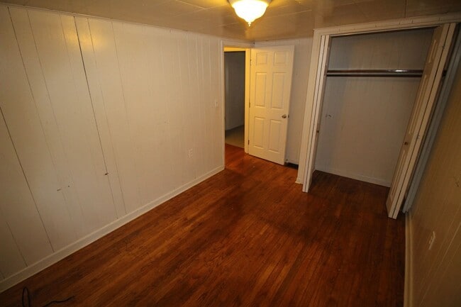 Building Photo - Two Bedroom Home With Fresh Paint And New ...
