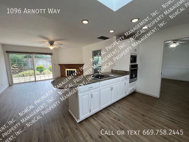 Building Photo - Remodeled 4BD/2.5BA Home in Upscale Campbe...