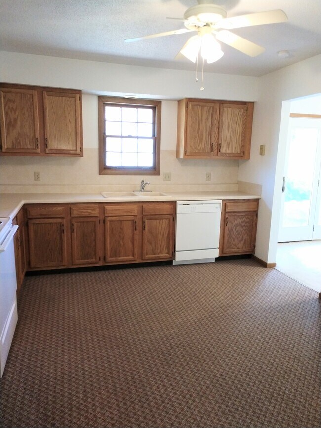 Building Photo - 1954 Brookhaven Dr