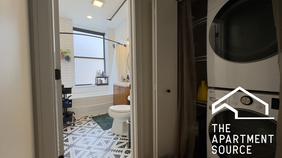 Building Photo - 411 S Sangamon St