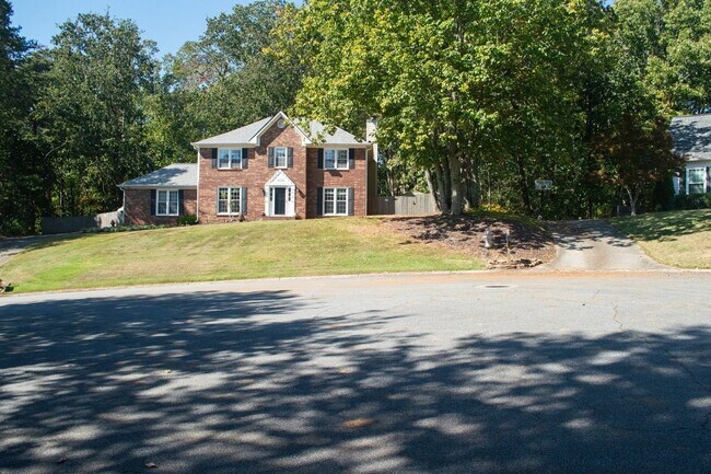 Building Photo - 1930 Oak Ridge Ct