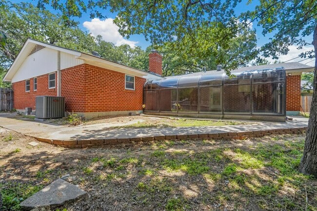Building Photo - 514 Canyon Ridge Dr