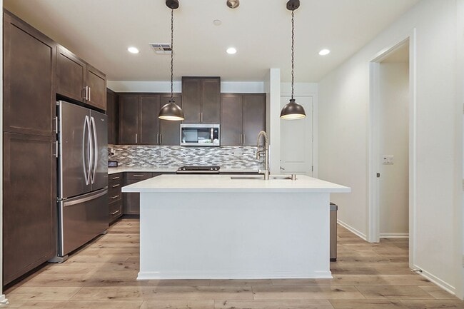Building Photo - Beautiful TownHome in Pacific Ridge Rancho...