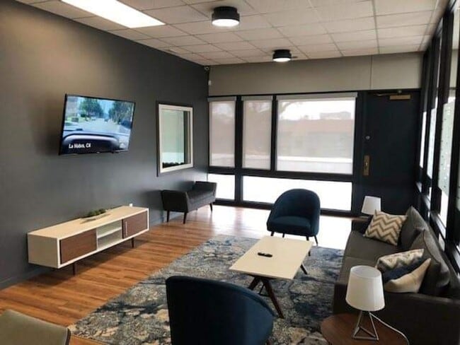 Building Photo - MOVE IN SPECIAL PRICING