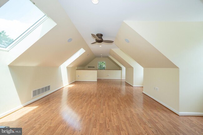 Building Photo - 101 E Brookhaven Rd