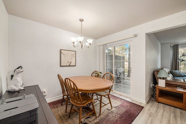 Building Photo - 3 Bed | 3.5 Bath | Modern & Spacious Townhome