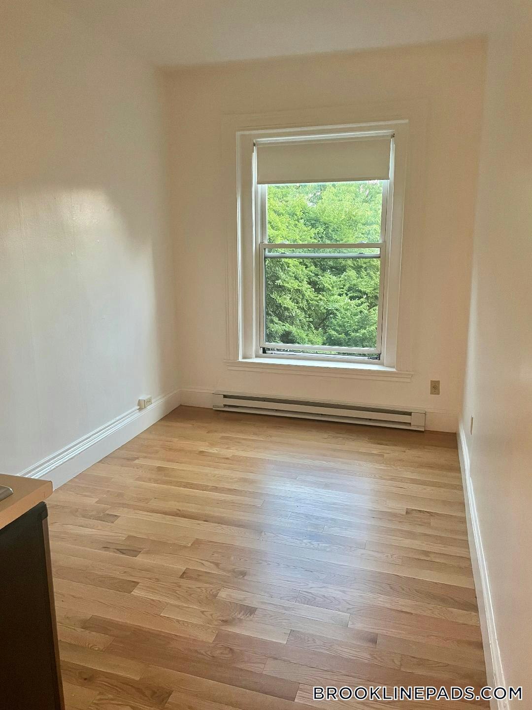 Building Photo - 1077 Beacon St