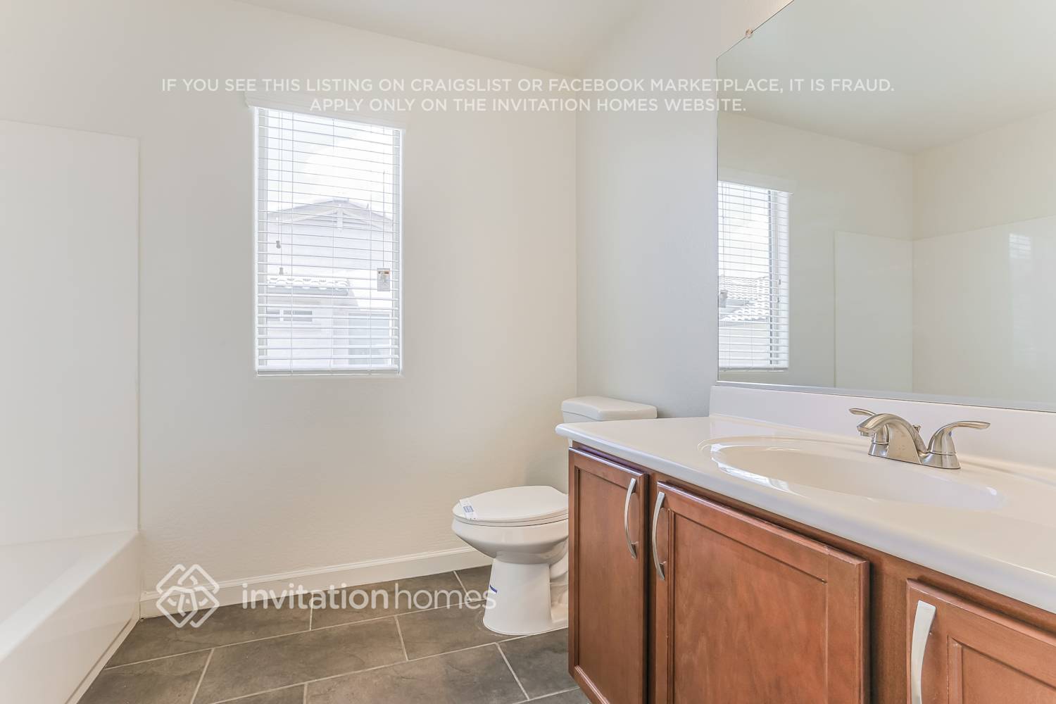 Building Photo - 1375 S Moccasin Trail