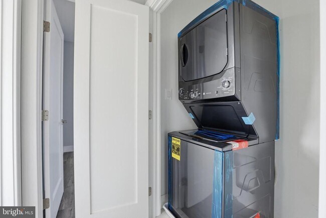 Building Photo - 2600 4th St NE