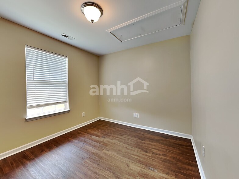 Building Photo - 224 N Fuquay Springs Ave
