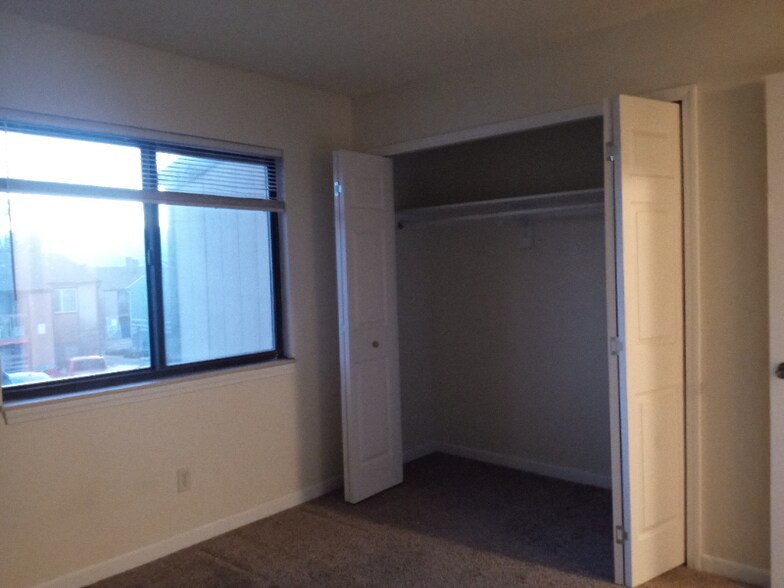 Building Photo - 925 Hathaway Dr