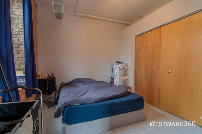 Building Photo - 420 S Clinton St