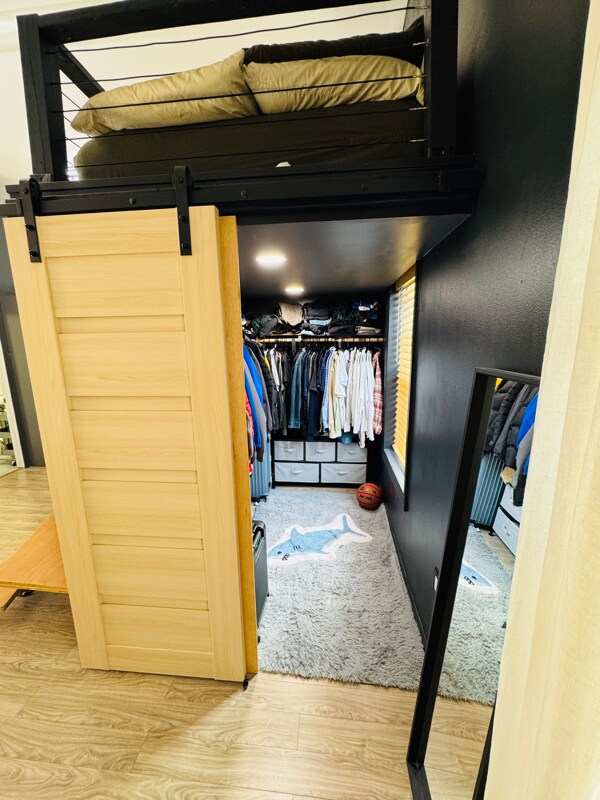 Building Photo - 24 E Winding Hill Rd