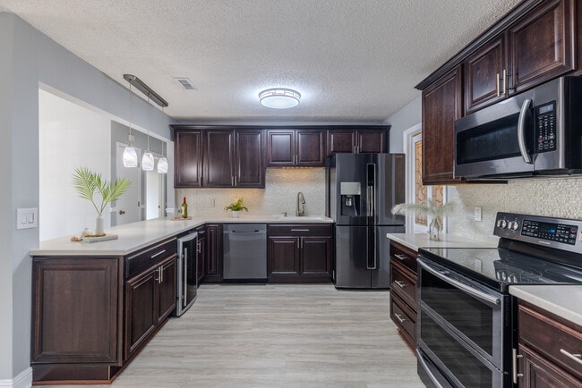 Building Photo - 203 Monroe Ave