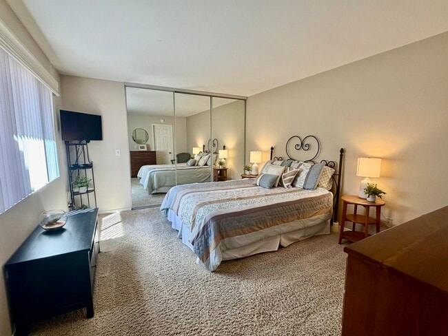 Building Photo - 257 Calle Del Verano