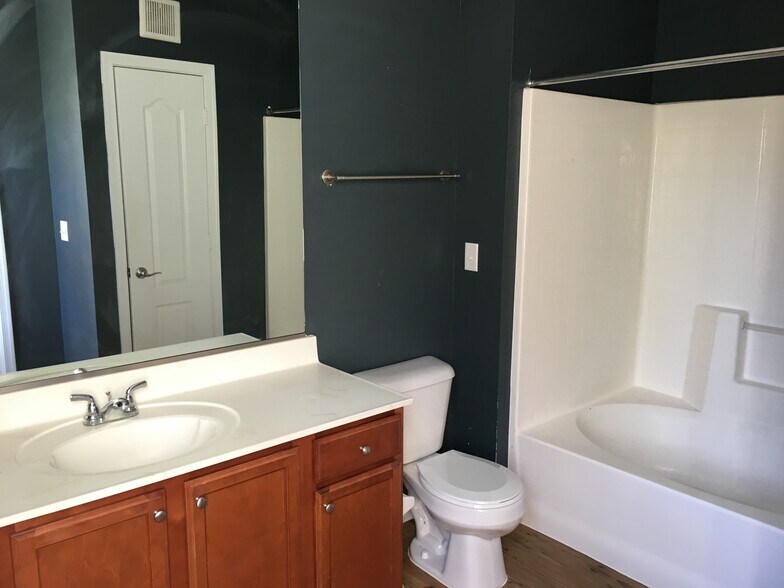 Building Photo - 932 Southmoor Dr