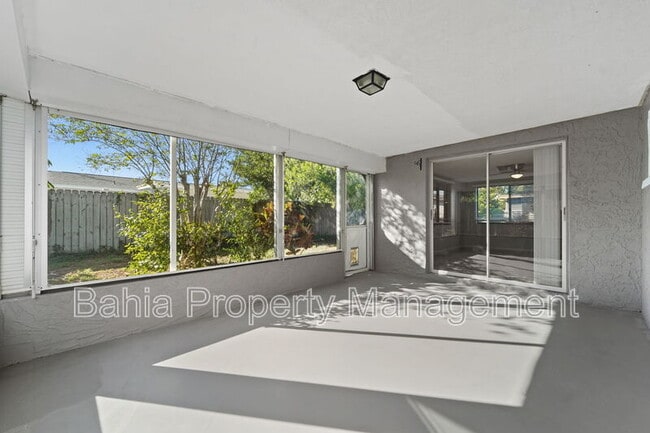 Building Photo - 9425 Palm Ave