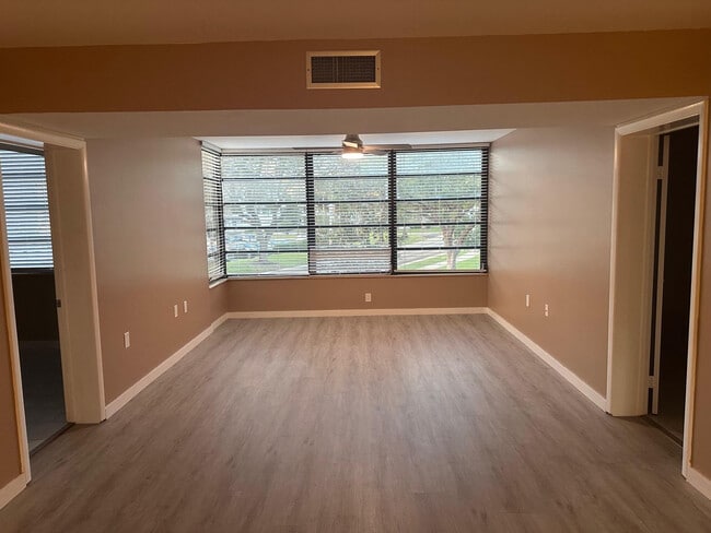 Building Photo - 1717 Whitehall Dr