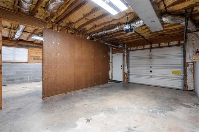 Building Photo - 585 Bethany Woods Dr