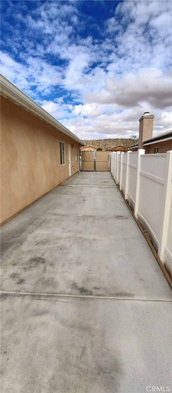 Building Photo - 72133 Sunnyslope Dr