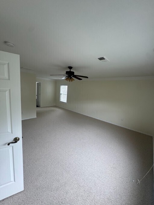 Building Photo - Spacious 3200+ sq. ft. home with large kit...