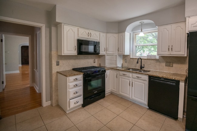 Building Photo - 6600 Nottingham Ave